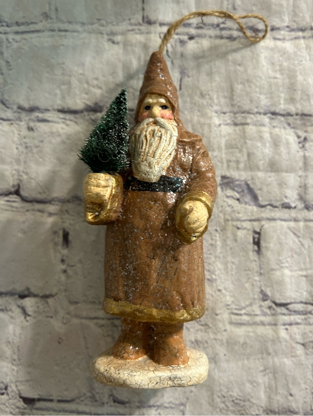 COUNTRY CHRISTMAS VTG OLD WORLD SANTA CLAUS HOLDING A CHRISTMAS TREE ORNAMENT